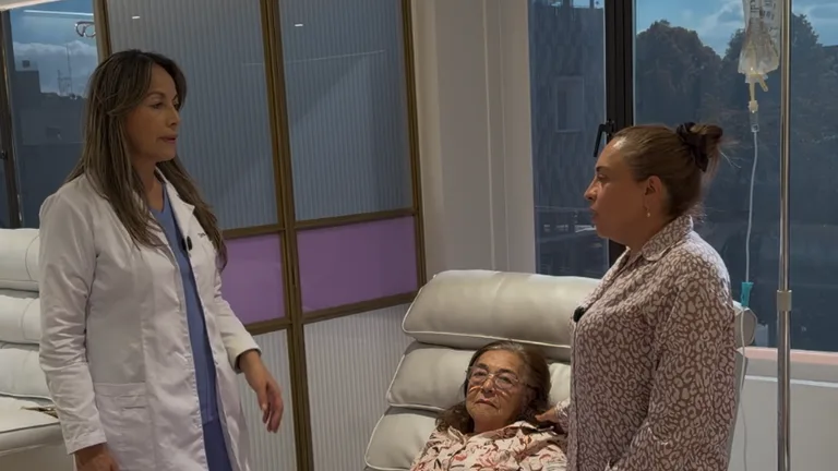 Familia de paciente con la Dra. Merci Blanco — testimonio sobre apoyo oncológico en cáncer de mama